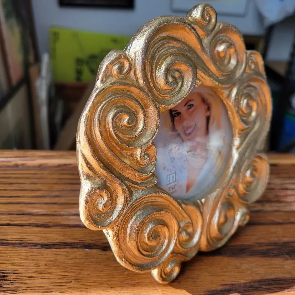 Vtg Figi Graphics Round Picture Photo Frame 3 x 3